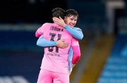 lol合区-曼城主场不败纪录告终,詹姆斯独中两元