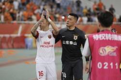 lol转区-贝内文托成功阻击对手，球迷掌声不断的简单介绍