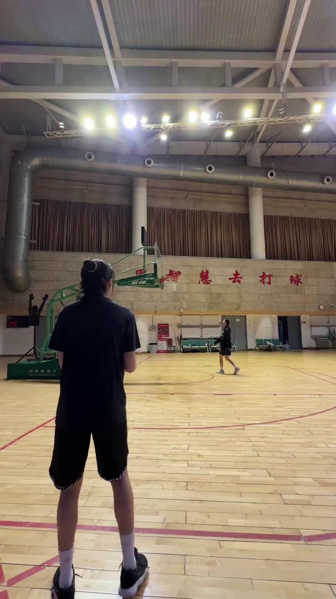 包含NBA推出社区篮球普及计划的词条