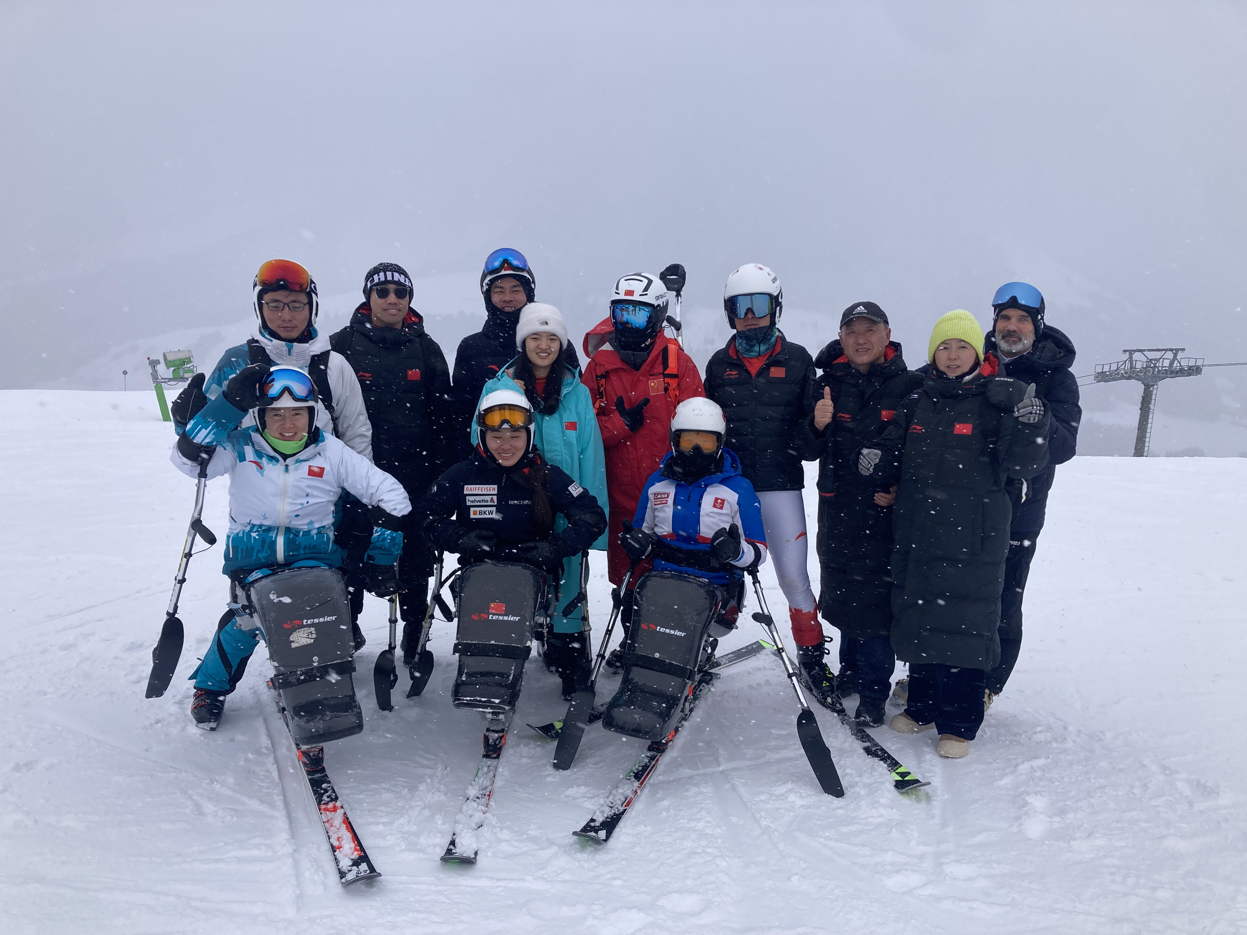 奥地利滑雪选手全力以赴,夺得冠军称号 奥地利滑雪选手全力以赴,夺得冠军称号