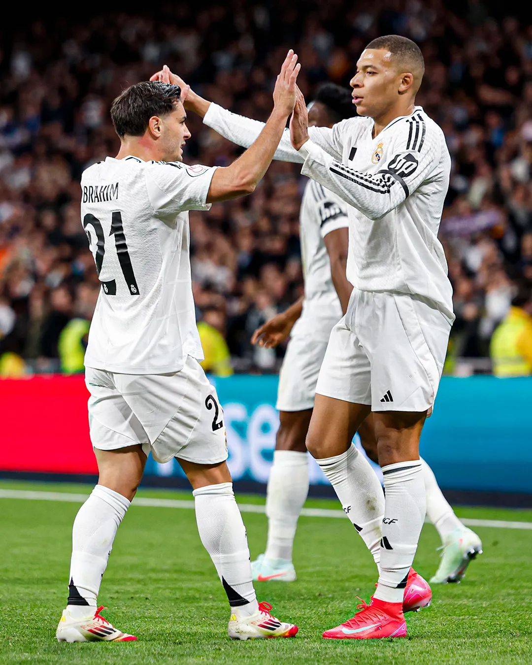 关于韩国鏖战瑞士，姆巴佩统治全场的信息