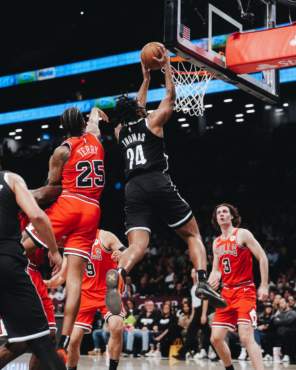 篮网碾压湖人B队，西蒙斯一己之力扛起全队的简单介绍