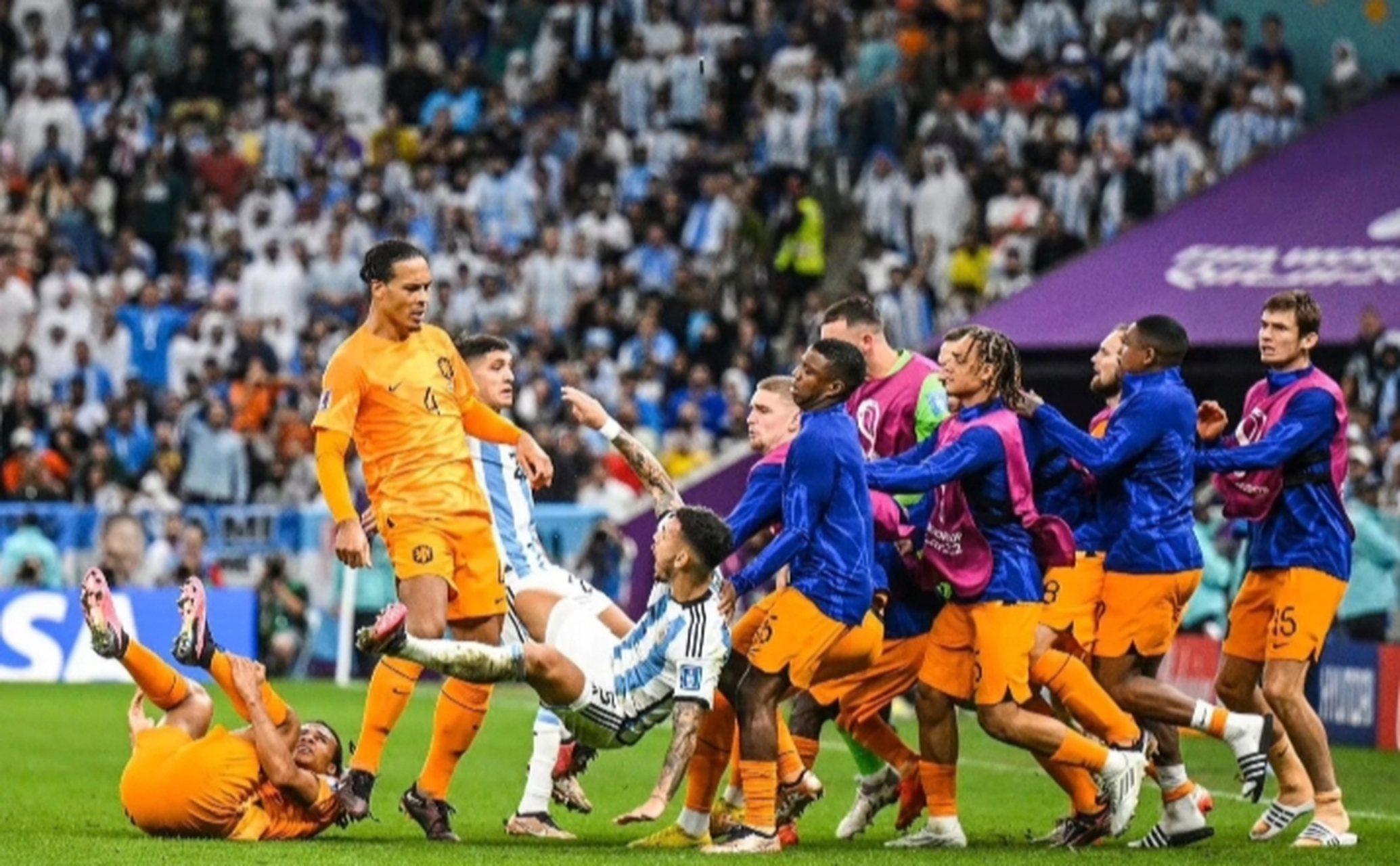 包含荷兰翻盘法国，迪马利亚统治全场的词条