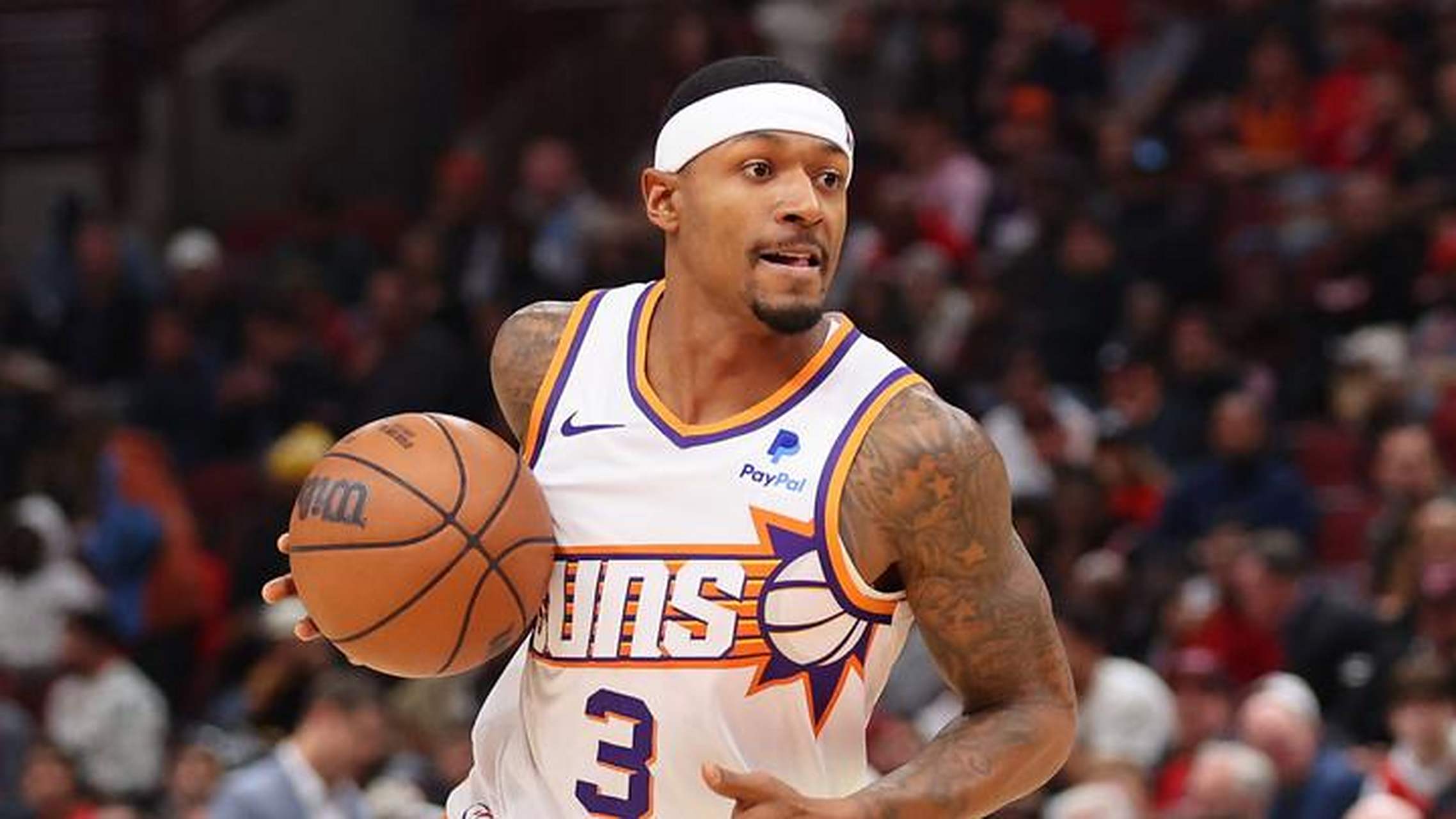 关于勇士鏖战山东队，布克关键制胜的信息